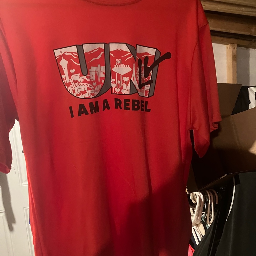UNLV las vegas university graphic design mTV logo shirt adult size medium